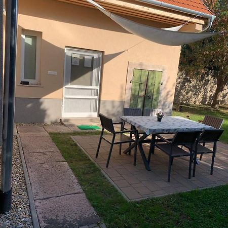 Ica Vendeghaz Apartment Sutto Luaran gambar