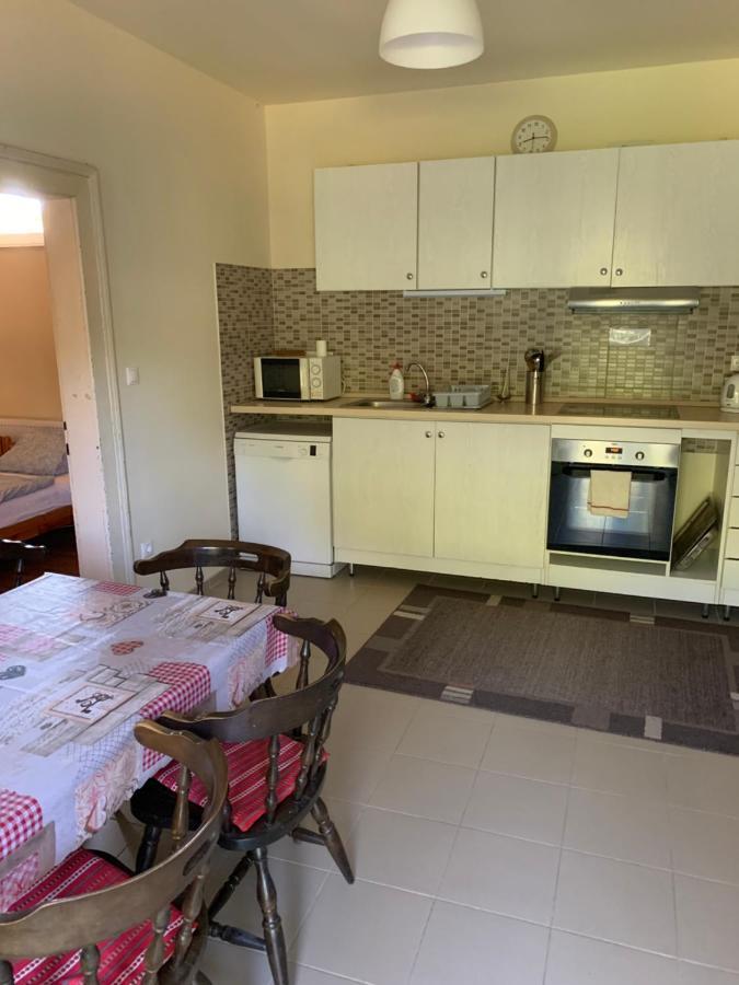 Ica Vendeghaz Apartment Sutto Luaran gambar