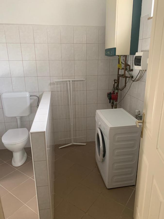 Ica Vendeghaz Apartment Sutto Luaran gambar