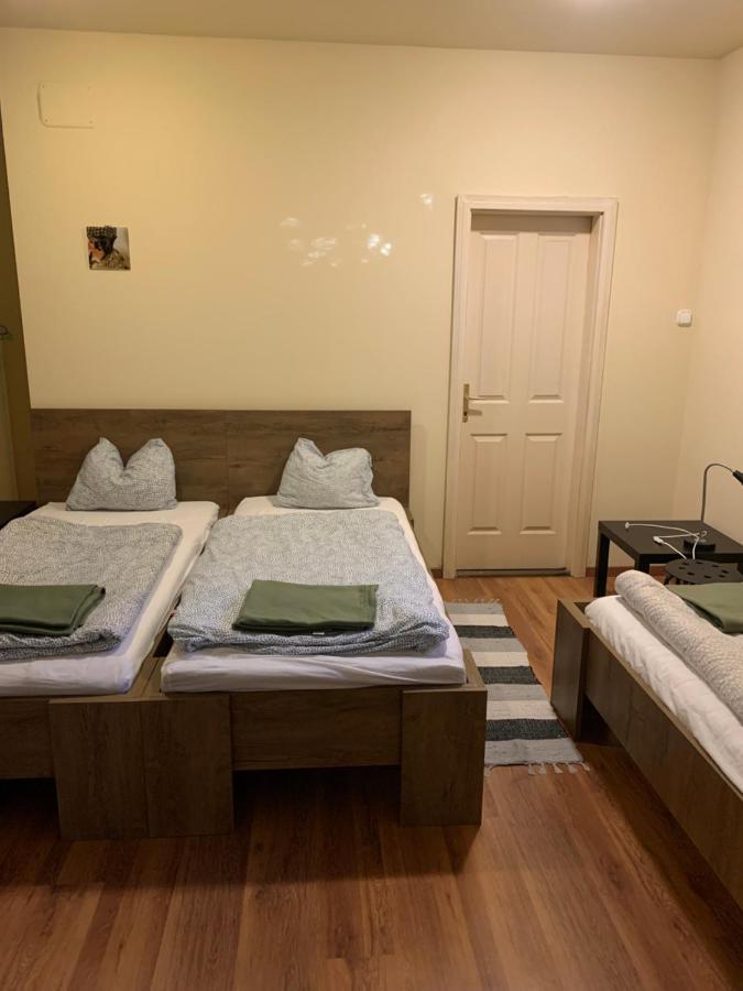 Ica Vendeghaz Apartment Sutto Luaran gambar